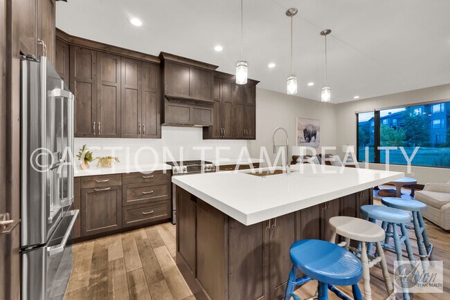 Building Photo - Beautiful Townhome in Huntsville