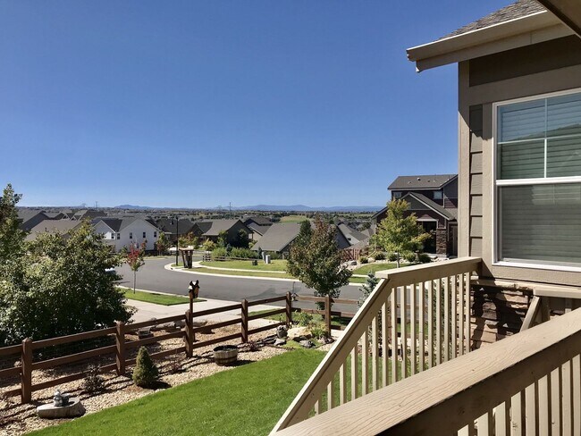 Building Photo - Elegant and spacious home with mountain vi...