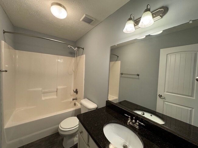 Building Photo - Beautiful 3Bedroom/3Bath Town-Home