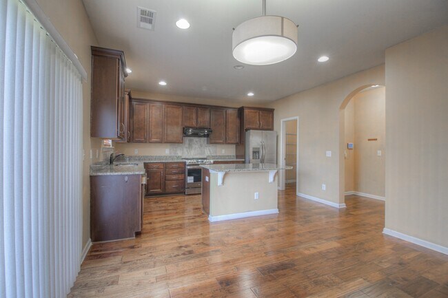 Building Photo - 2298 Dewey Dr