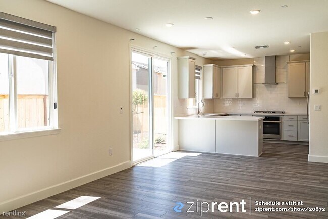 Building Photo - 4 br, 3 bath House - 4449 Tucker Drive, Fo...