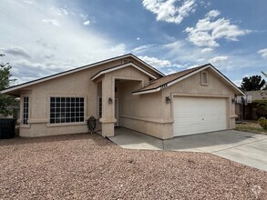 Building Photo - 3 Bedroom 2 Bathroom Home