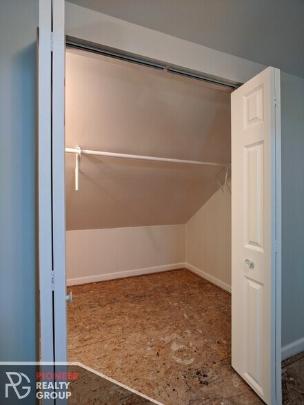 Building Photo - 1520 W Melrose St