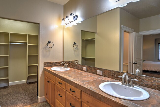 Building Photo - 5901 N Beaham Ave