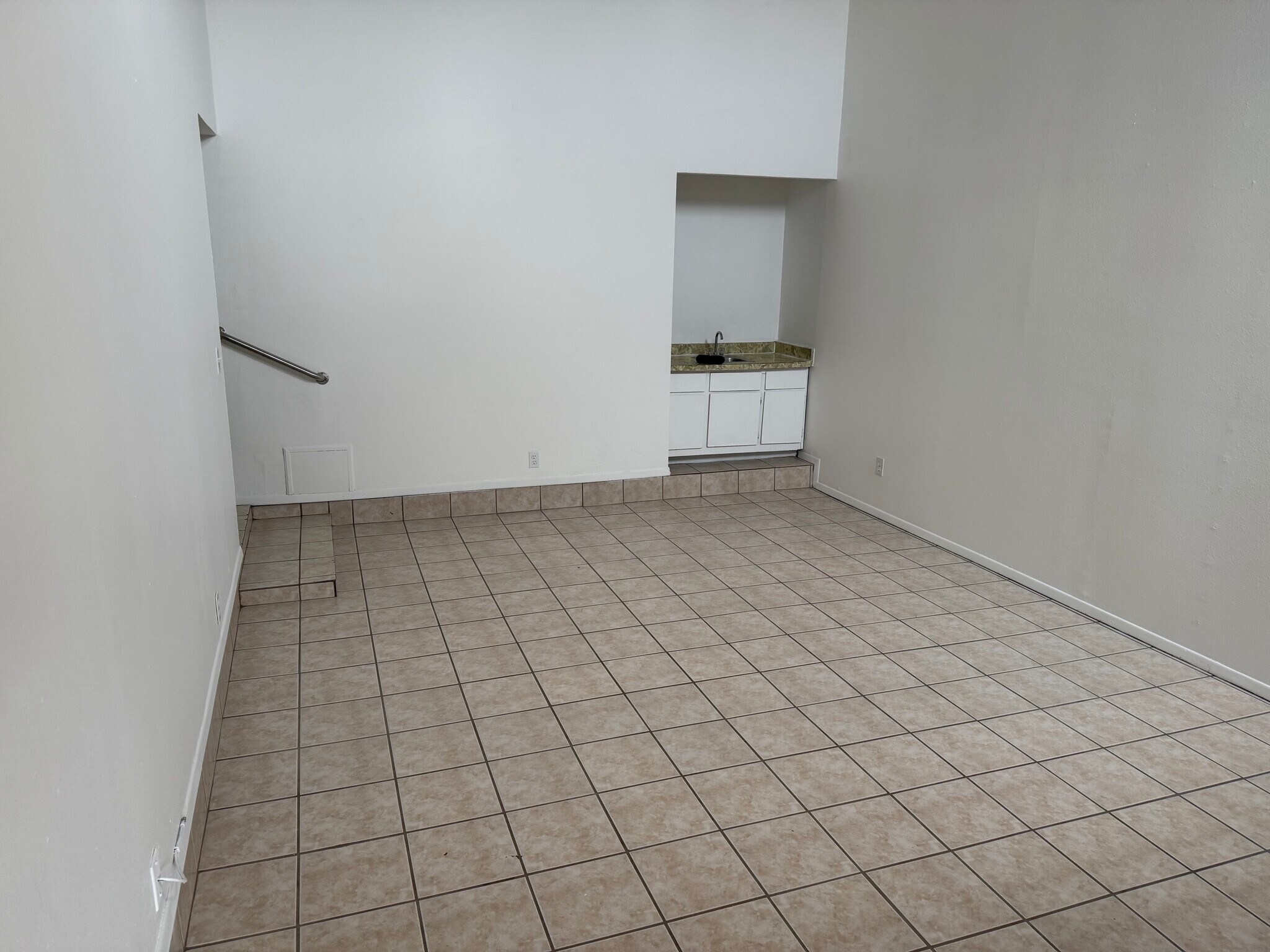 Building Photo - 3512 E Glen Dr
