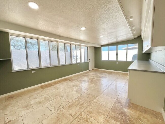 Building Photo - 3 Bd 3 Ba + Office + Den + Arizona Room!
