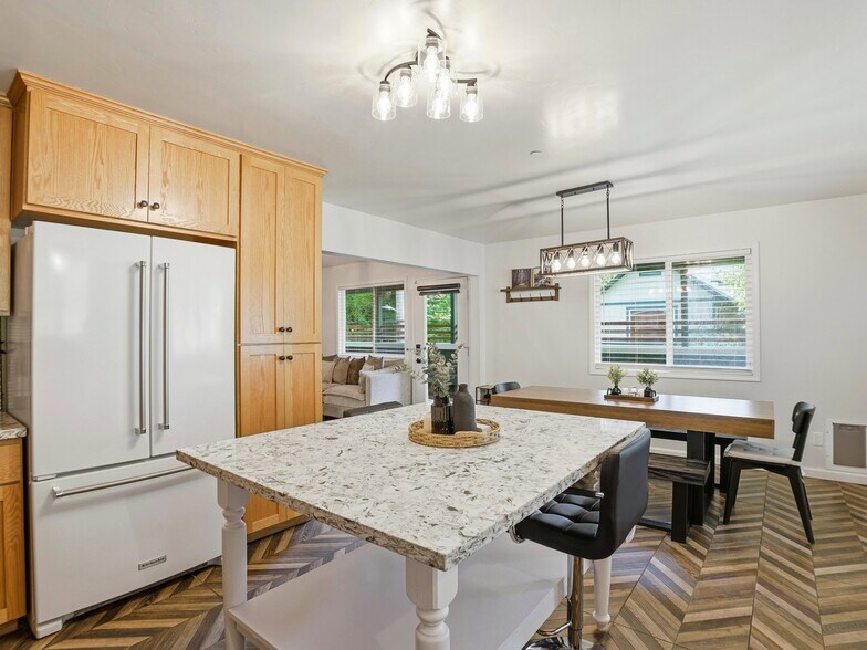 Building Photo - 16799 Center Way