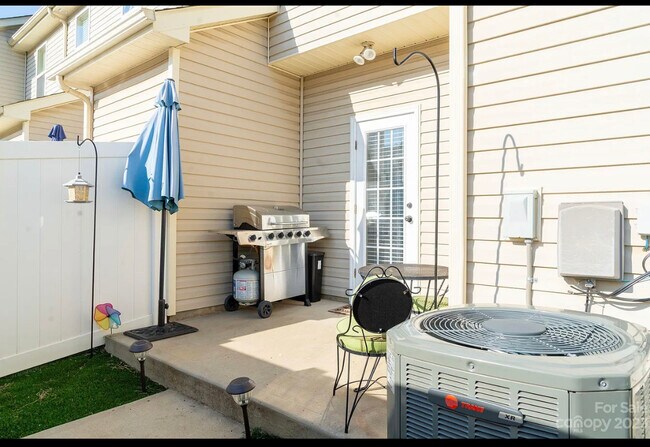 Building Photo - 12558 McGrath Dr