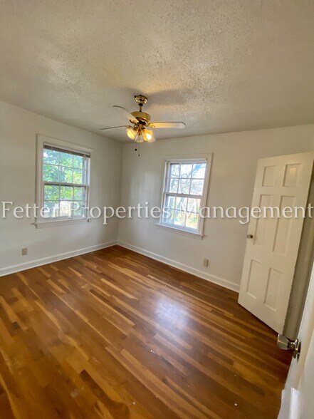 Building Photo - 1101 MacArthur Cir