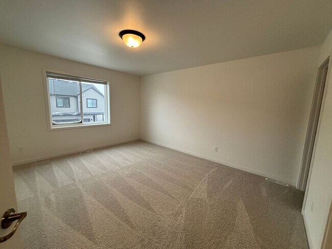 Building Photo - 3 Bed 3 Bath Townhome