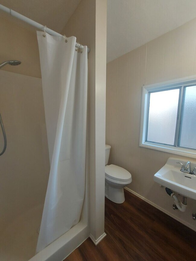 Building Photo - Quaint home walking distance to Covington ...