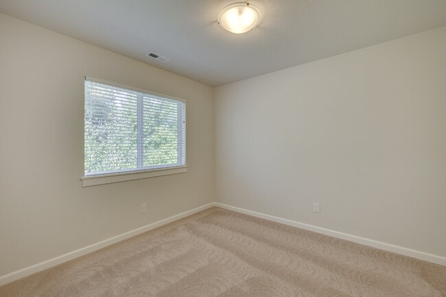 Building Photo - Stunning & Spacious Lynnwood Rental Available Now!