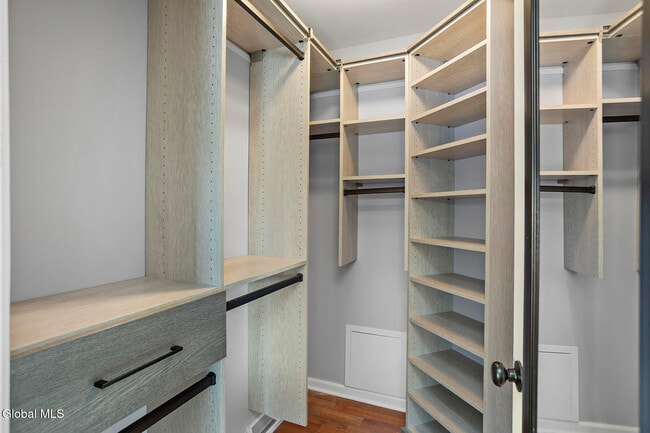 Building Photo - 8 Backstretch Ct