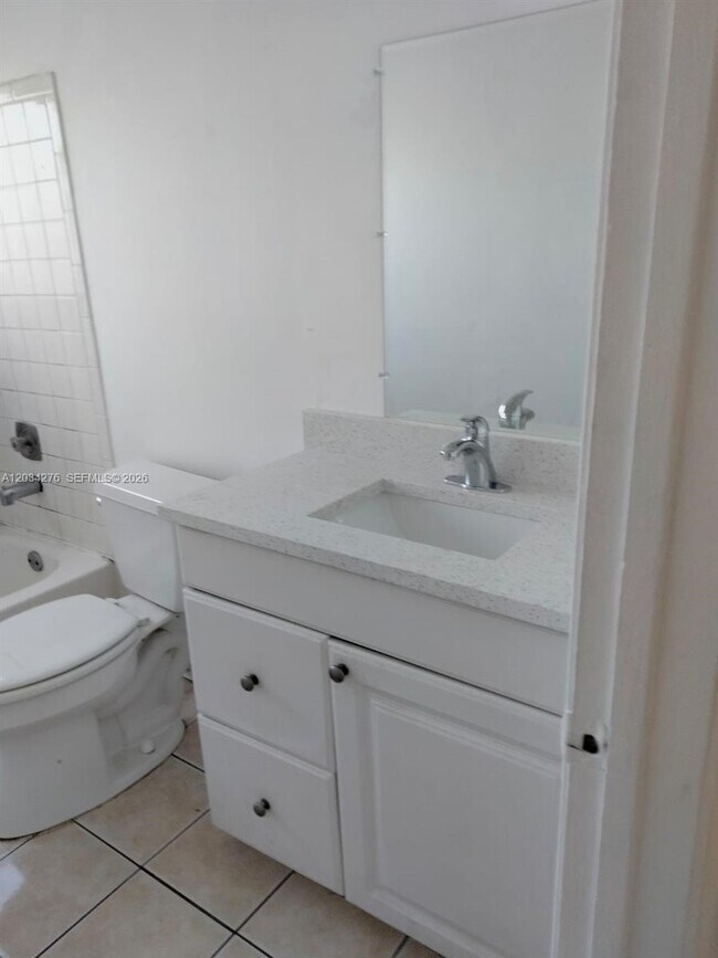 Building Photo - 10886 Royal Palm Blvd