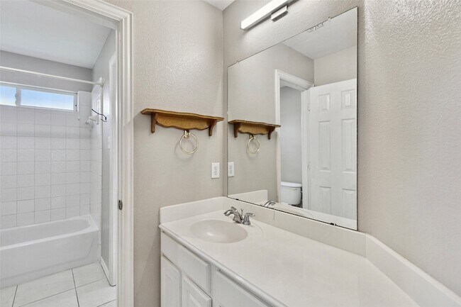 Building Photo - 1506 Mossy Glen Ct
