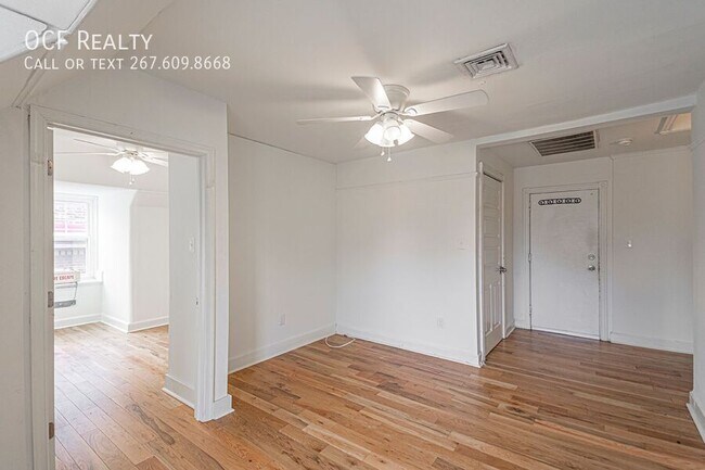 Building Photo - 3512 Lancaster Ave