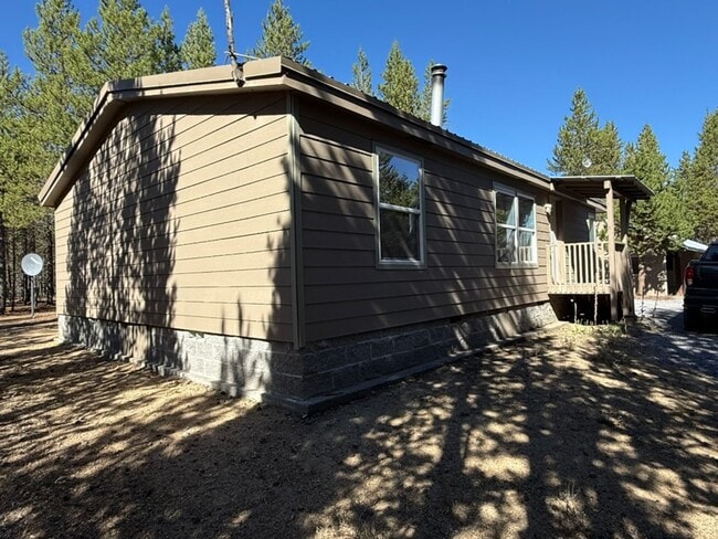 Building Photo - Peaceful 2-Bedroom with Den Home on Over a...