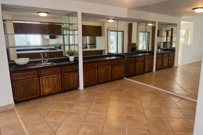 Building Photo - 5 Pueblo Vista St