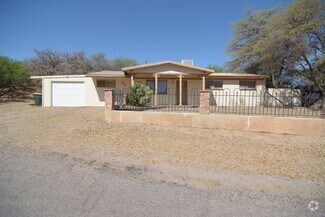 Building Photo - Charming Brick Construction 3 Bedroom 2 Ba...