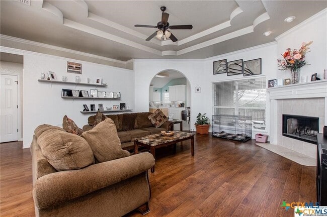 Building Photo - 1415 Loving Trl