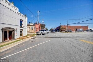 Building Photo - 86 S Forest Ave