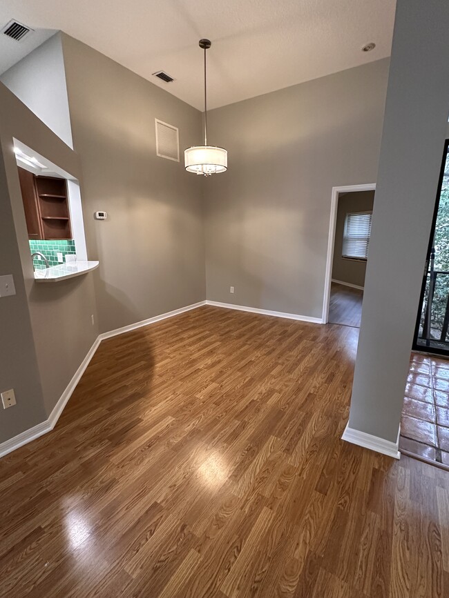 Dining area - 2912 Lake Pineloch Blvd