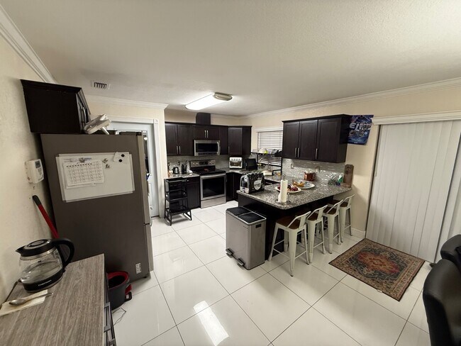 Building Photo - 2504 Ranch Lake Cir