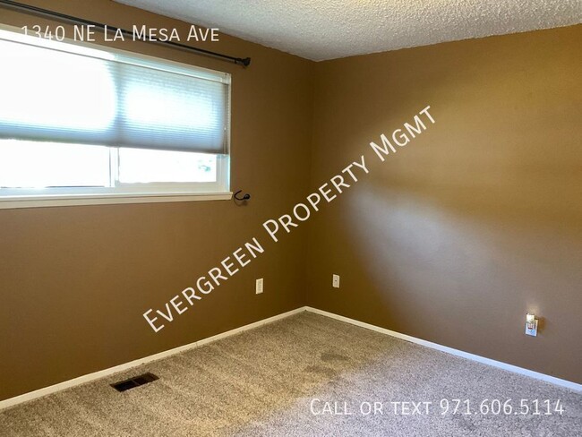 Building Photo - Freshly Remodeled 3BD Gresham Ranch | $239...