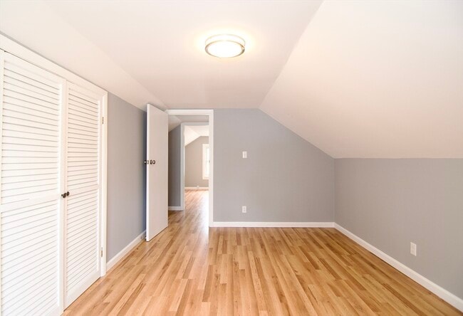 Building Photo - 63 Grandview St