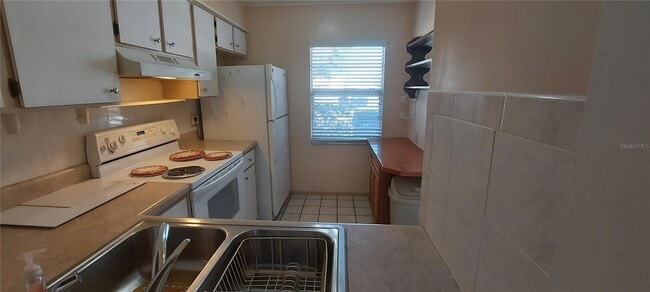 Building Photo - 13850 Oakwood Ln