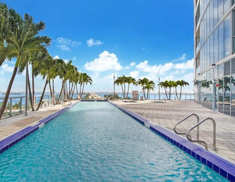 Building Photo - 601 NE 36th St