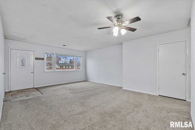 Building Photo - 925 2nd Ave E