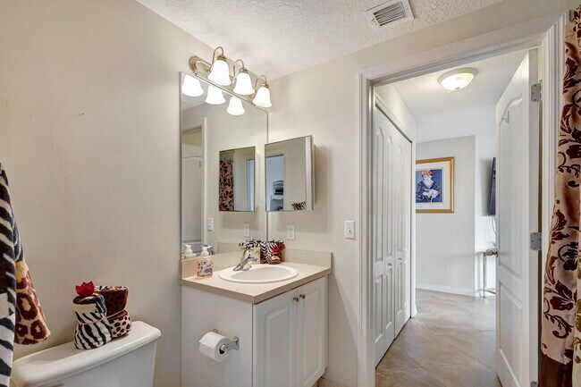 Building Photo - 11023 Legacy Ln
