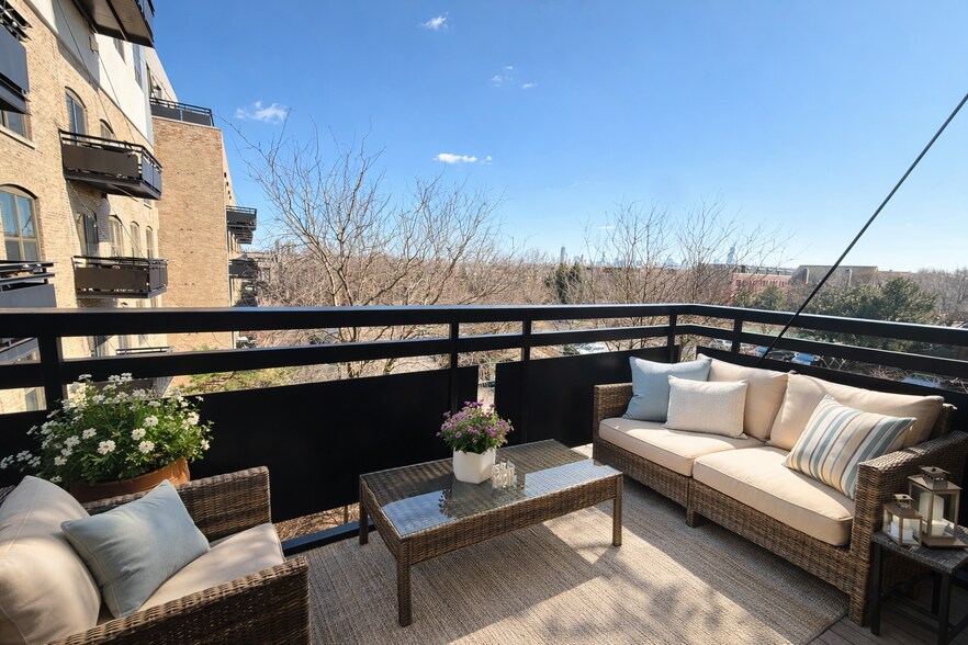 Building Photo - 1735 W Diversey Pkwy