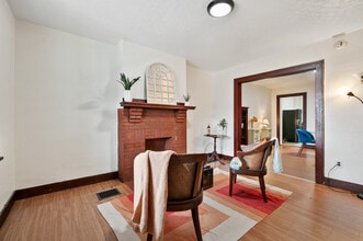 Building Photo - 2241 1/2 Hawthorne Ave