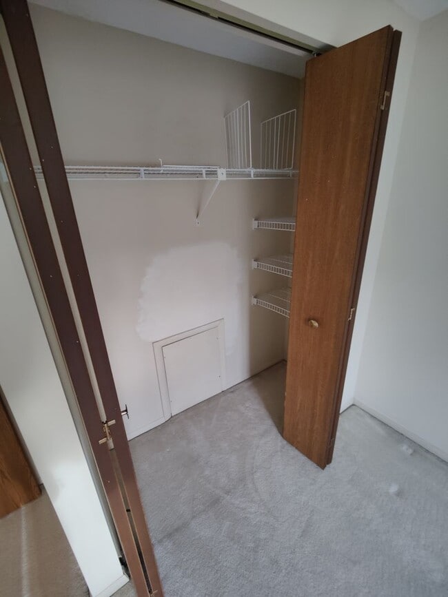 Building Photo - *Spacious & Conveniently Located 3BD/2.5BA Townhouse Available in Bethel Park*