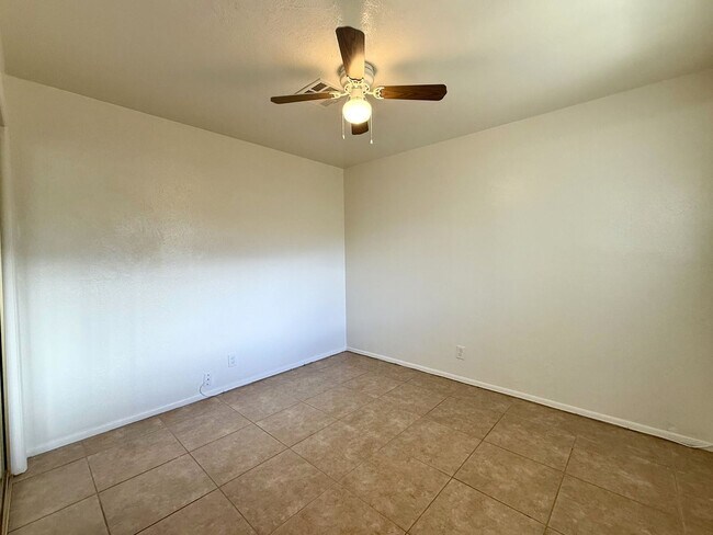 Building Photo - AVAILABLE NOW!! 1 Bedroom 1 Bathroom apartment in Palm Springs!!  MOVE IN SPECIAL!! HALF OFF ONE ...