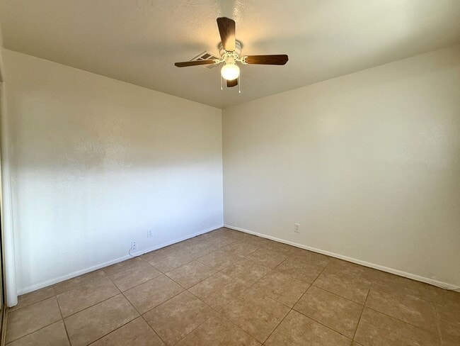 Building Photo - AVAILABLE NOW!! 1 Bedroom 1 Bathroom apartment in Palm Springs!!