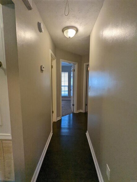 Building Photo - 6513 Sweet Gum Dr
