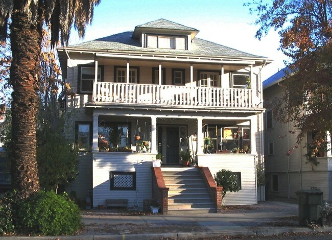 Building Photo - 1609 Q St