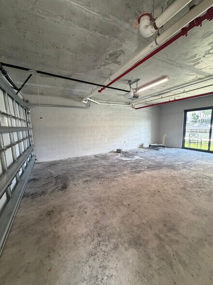 Building Photo - 11291 Biscayne Blvd