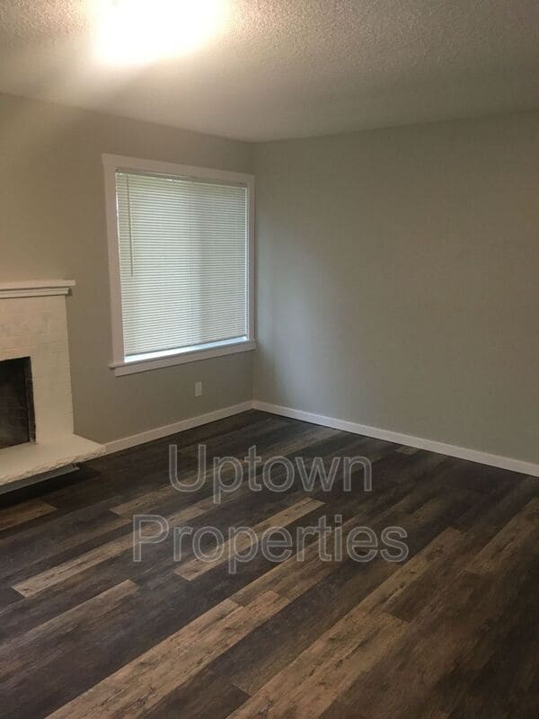 Building Photo - 8020 SW Thorn St