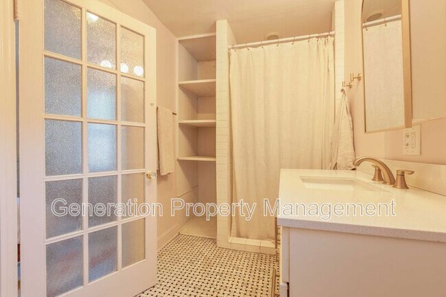 Building Photo - 303 Shawnee Trail