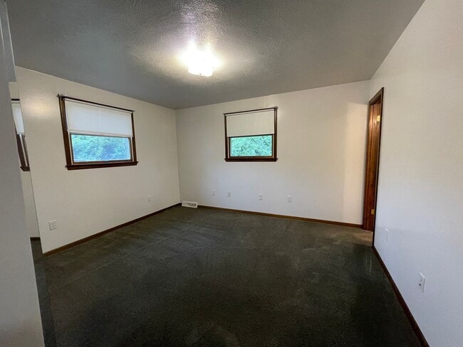 Building Photo - Nicely Renovated 2 Bedroom/2  Bath in Bon Air!