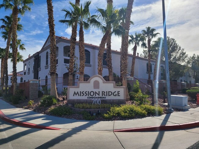 Building Photo - Gorgeous Henderson Condo with garage!