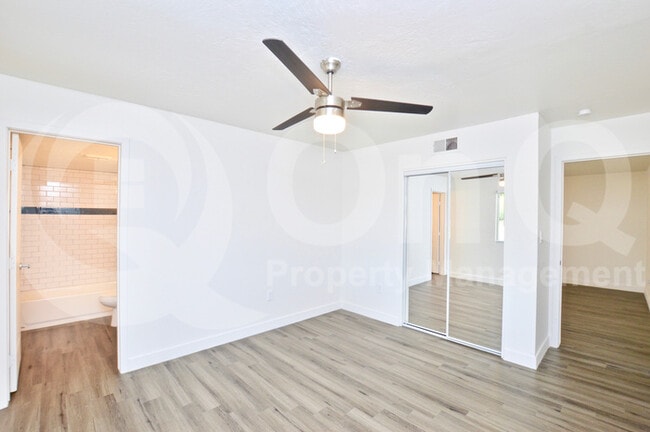 Building Photo - Newly renovated apartment in Phoenix!