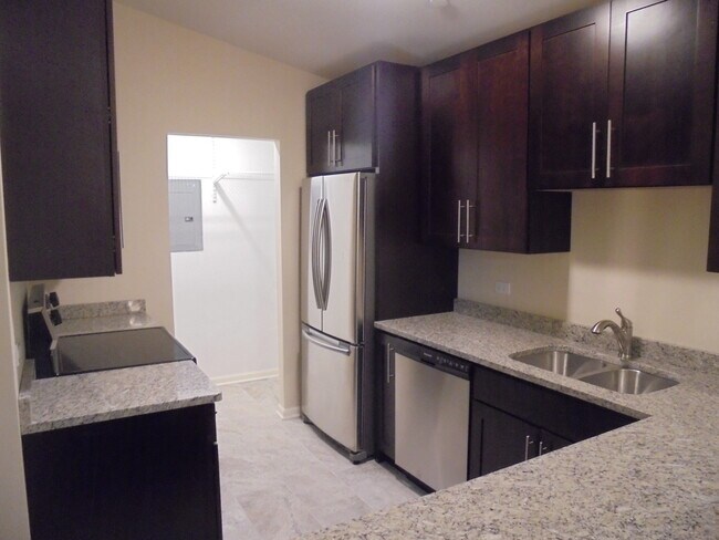 Building Photo - 1334 Cunat Ct