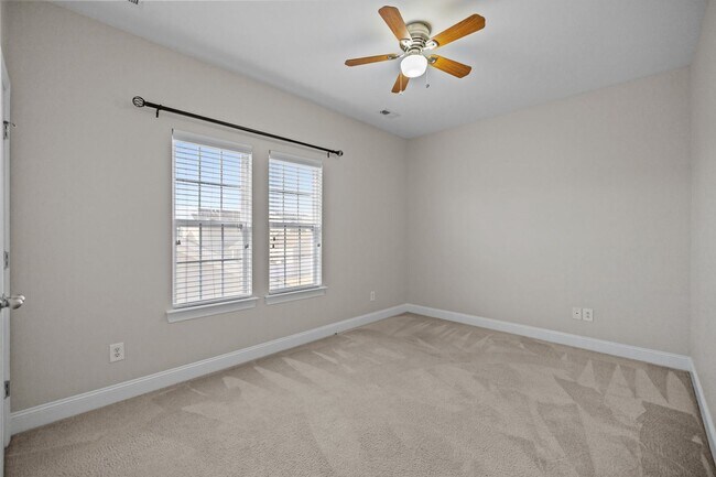 Building Photo - 10724 Alvarado Way