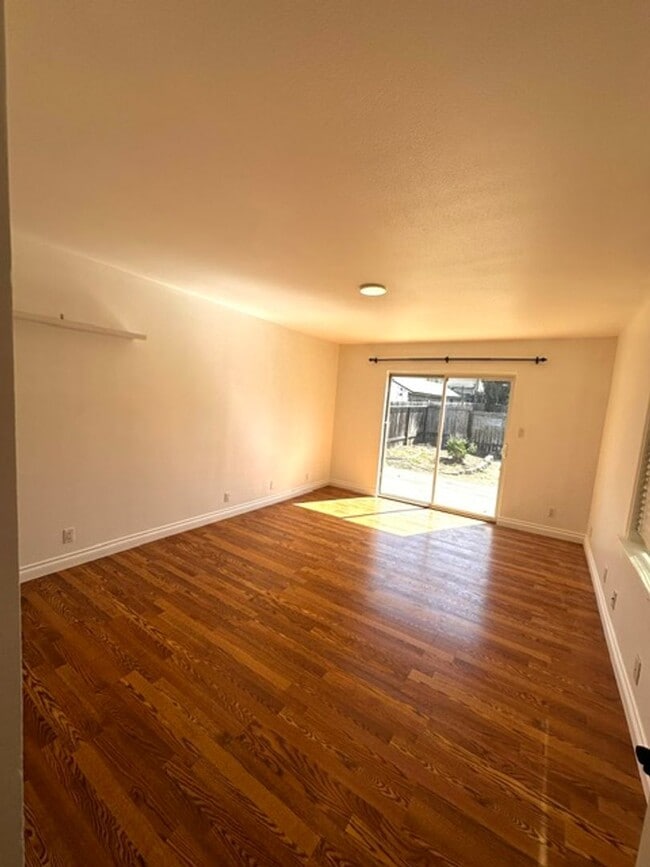 Building Photo - 436 S Seaward Ave