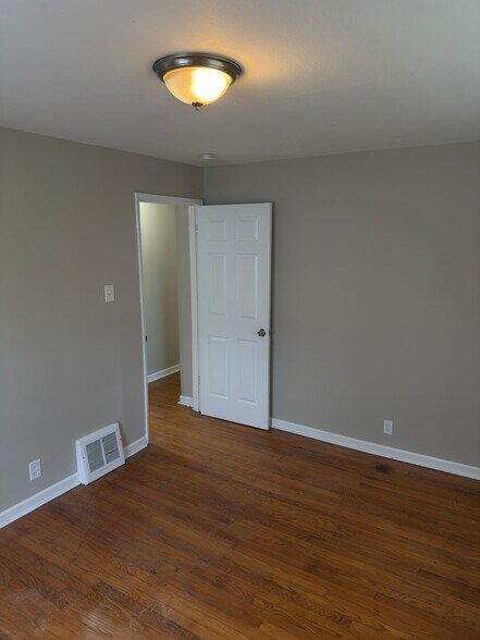 Building Photo - 6115 Avila Dr